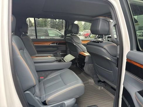 Used 2022 Jeep Grand Wagoneer Series II AWD/4WD image 8