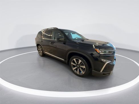Used 2023 Honda Pilot Touring image 2