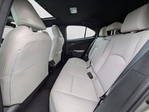 Used 2021 Lexus UX 200 w/ Premium Package image 18