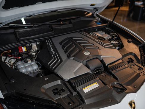 Used 2019 Lamborghini Urus image 28