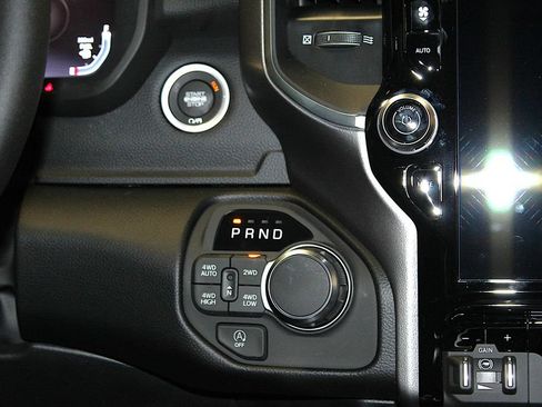 New 2026 RAM 1500 4x4 Crew Cab image 14