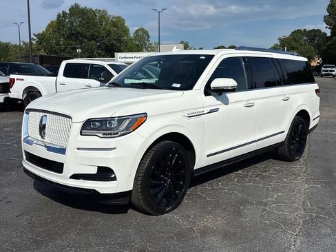 Used 2023 Lincoln Navigator L Reserve w/ Equipment Group 201A AWD/4WD image 3