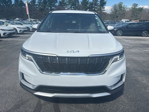 Used 2022 Kia Carnival LX image 8