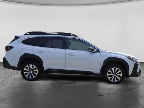 Used 2025 Subaru Outback Premium AWD/4WD image 13