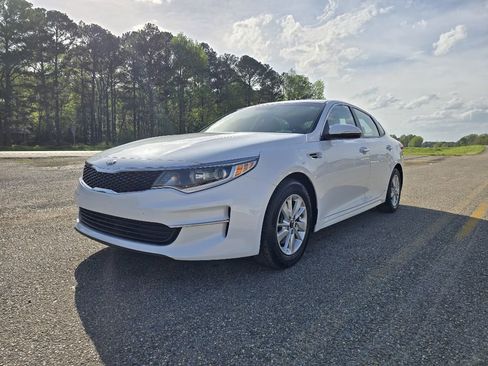 Used 2017 Kia Optima LX w/ Convenience Package image 1