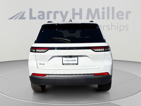 New 2026 Jeep Grand Cherokee Altitude AWD/4WD image 4