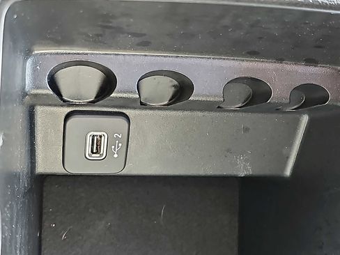 Used 2022 Jeep Cherokee Latitude Lux w/ Sun & Sound Group image 27