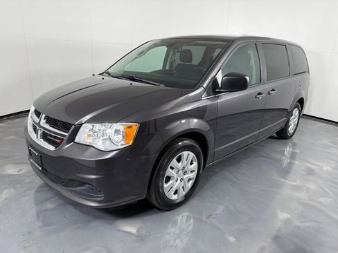 Used 2020 Dodge Grand Caravan SE FWD image 9