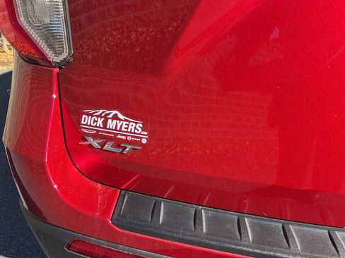 Used 2022 Ford Explorer XLT w/ Equipment Group 202A image 13