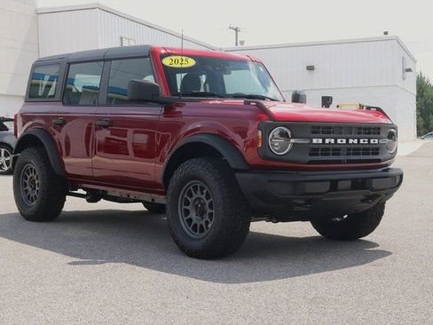 New 2025 Ford Bronco 4-Door image 3