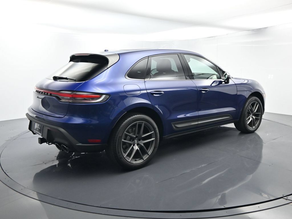 Certified 2025 Porsche Macan AWD/4WD image 15