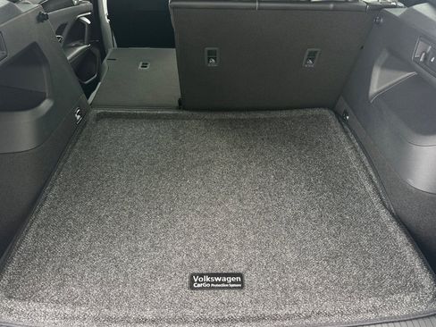 New 2026 Volkswagen Tiguan SE R-Line FWD image 13