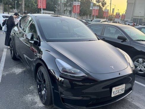 Used 2023 Tesla Model Y Performance image 2