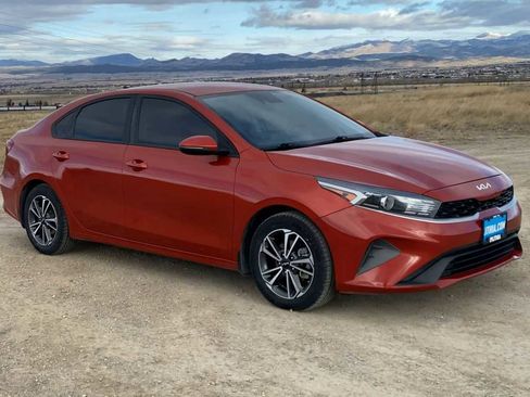 Used 2023 Kia Forte LXS w/ LXS Technology Package image 2