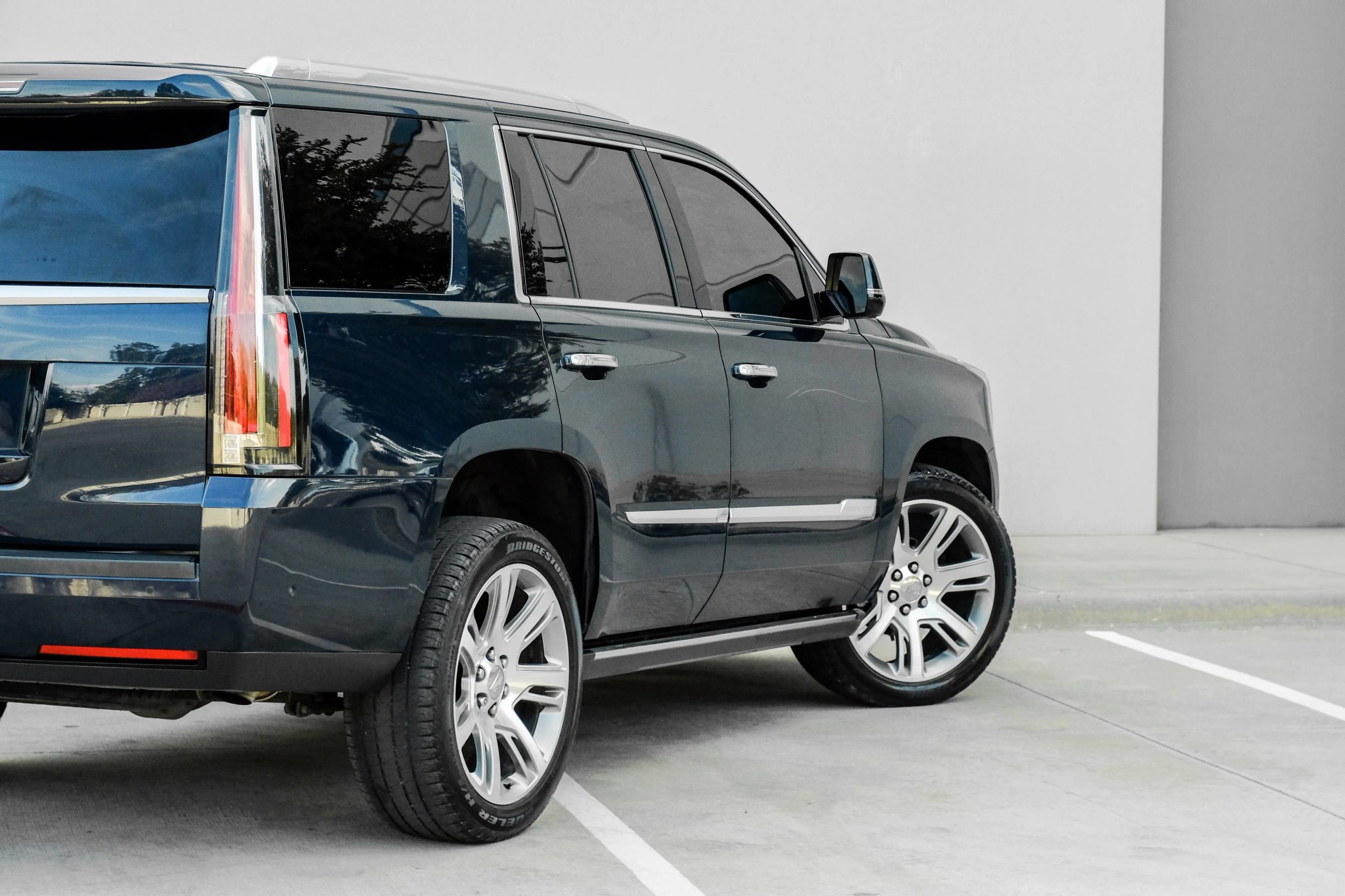Used 2017 Cadillac Escalade Premium Luxury AWD/4WD image 14
