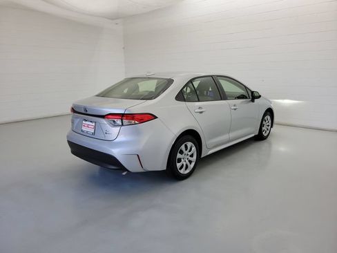 Used 2025 Toyota Corolla LE FWD image 5