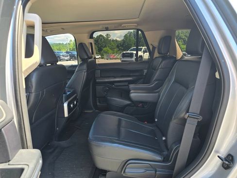 Used 2023 Ford Expedition XLT AWD/4WD image 9