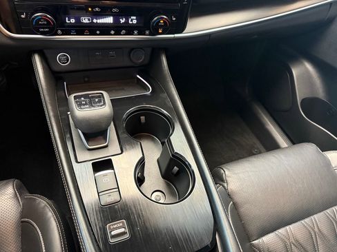 Used 2021 Nissan Rogue Platinum image 18