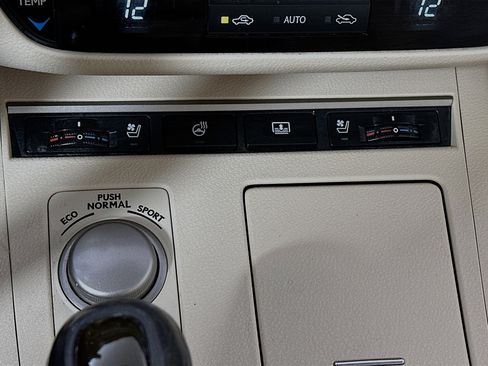 Used 2015 Lexus ES 350 w/ Luxury Package FWD image 19