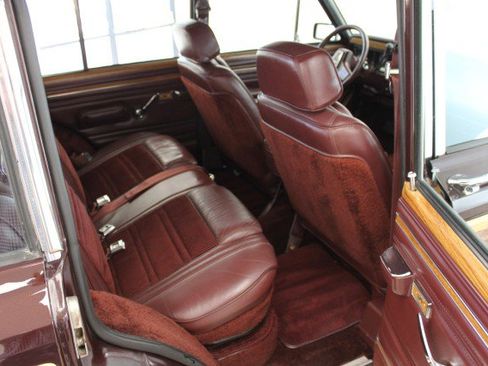 Used 1989 Jeep Grand Wagoneer image 28