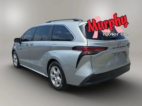Used 2021 Toyota Sienna LE w/ LE Plus Package FWD image 6
