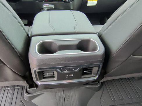 New 2026 GMC Sierra 1500 SLT image 40