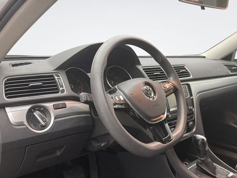 Used 2017 Volkswagen Passat 1.8T S image 7