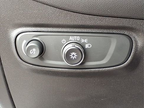 Used 2023 Chevrolet Equinox LT FWD image 17