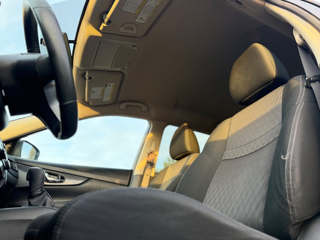 Used 2017 Nissan Rogue SV FWD image 13