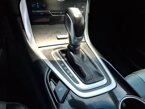 Used 2018 Ford Edge Titanium w/ Equipment Group 301A AWD/4WD image 16