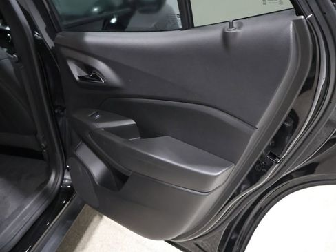 Used 2025 Chevrolet Trax LT w/ LT Convenience Package image 22