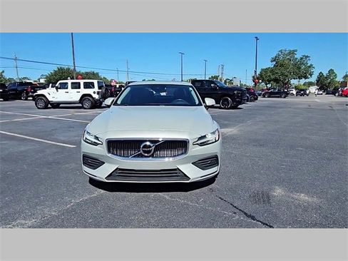 Used 2020 Volvo S60 T5 Momentum image 19