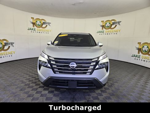 Used 2024 Nissan Rogue SV AWD/4WD image 2