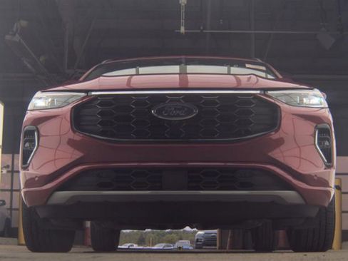 Used 2023 Ford Escape ST-Line Elite w/ Premium Technology Package AWD/4WD image 3