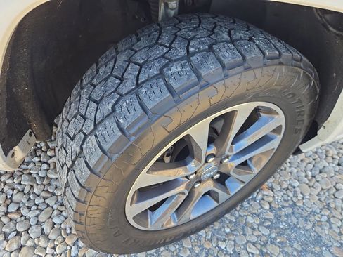 Used 2017 Jeep Grand Cherokee Overland image 11