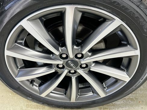 Used 2020 Lincoln Corsair Reserve w/ Rear Removable Package Tray image 31