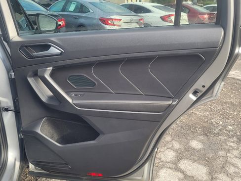 Used 2022 Volkswagen Tiguan SE image 29