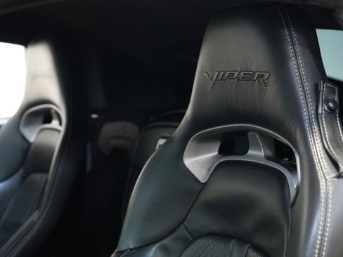 Used 2013 SRT Viper GTS w/ GTS Laguna Interior Pkg image 28