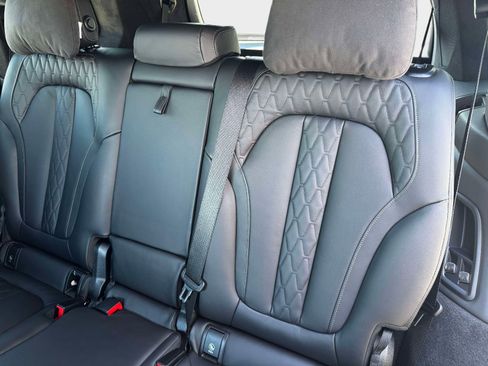Used 2026 BMW X7 M60i image 33