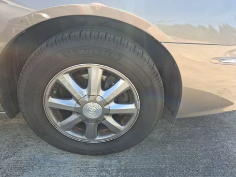 Used 2007 Buick LaCrosse CXL w/ Driver Confidence Package FWD image 4