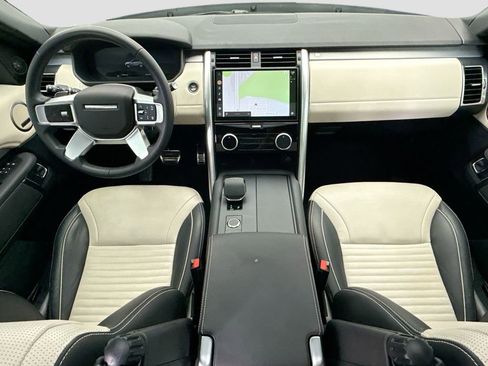 Used 2024 Land Rover Discovery Dynamic SE AWD/4WD image 13
