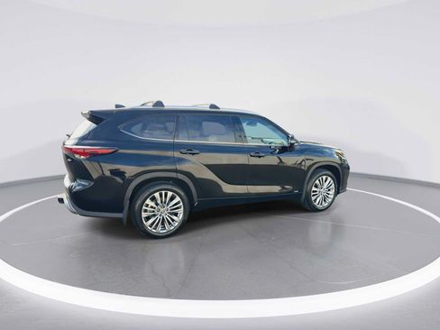 Certified 2026 Toyota Highlander Platinum AWD/4WD image 8