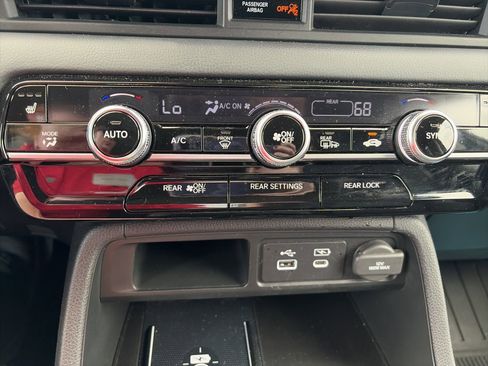 Used 2024 Honda Pilot Touring image 16