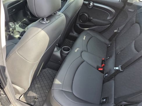 Used 2023 MINI Cooper 4-Door Hardtop image 15