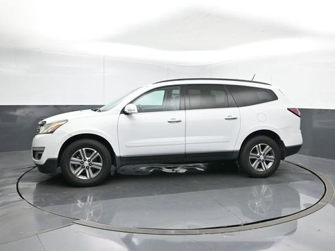 Used 2017 Chevrolet Traverse LT image 2