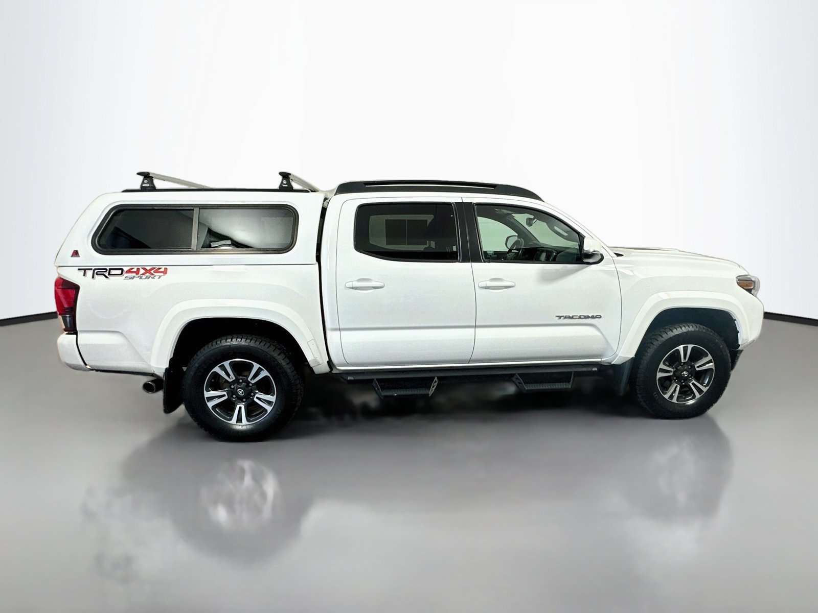 Used 2018 Toyota Tacoma TRD Sport AWD/4WD image 8