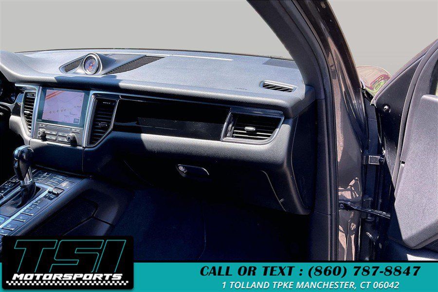 Used 2018 Porsche Macan AWD/4WD image 17