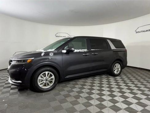 Certified 2024 Kia Carnival LX image 4