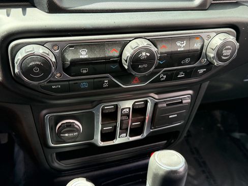 Used 2023 Jeep Wrangler Unlimited Sahara w/ Safety Group AWD/4WD image 25