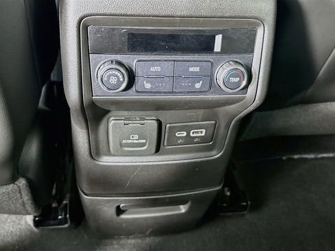 Used 2022 GMC Acadia SLT w/ Technology Package FWD image 30